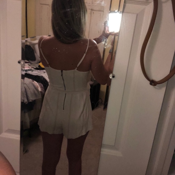 White and tan stripe romper - Picture 4 of 5